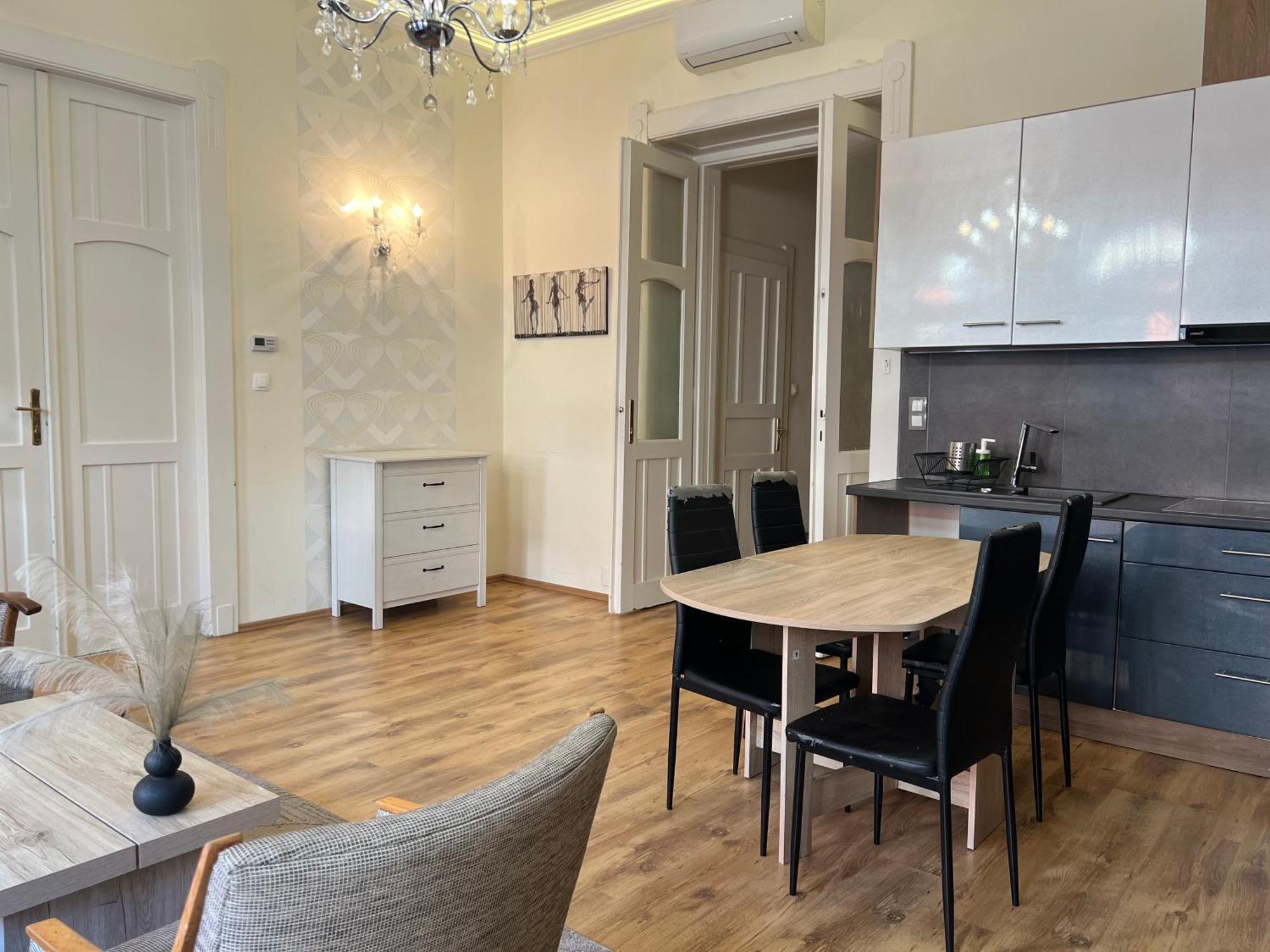 P9 By Small Budapest