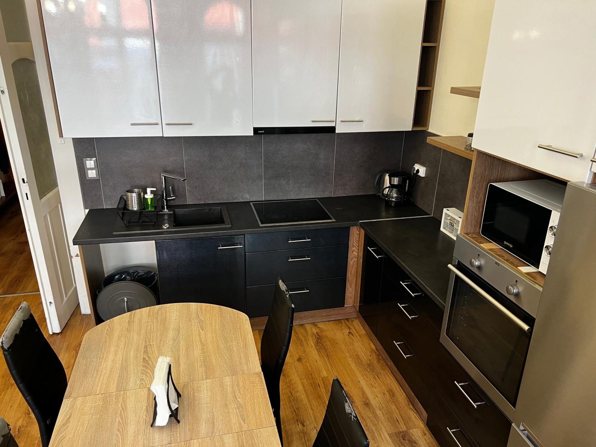 P9 By Small Budapest