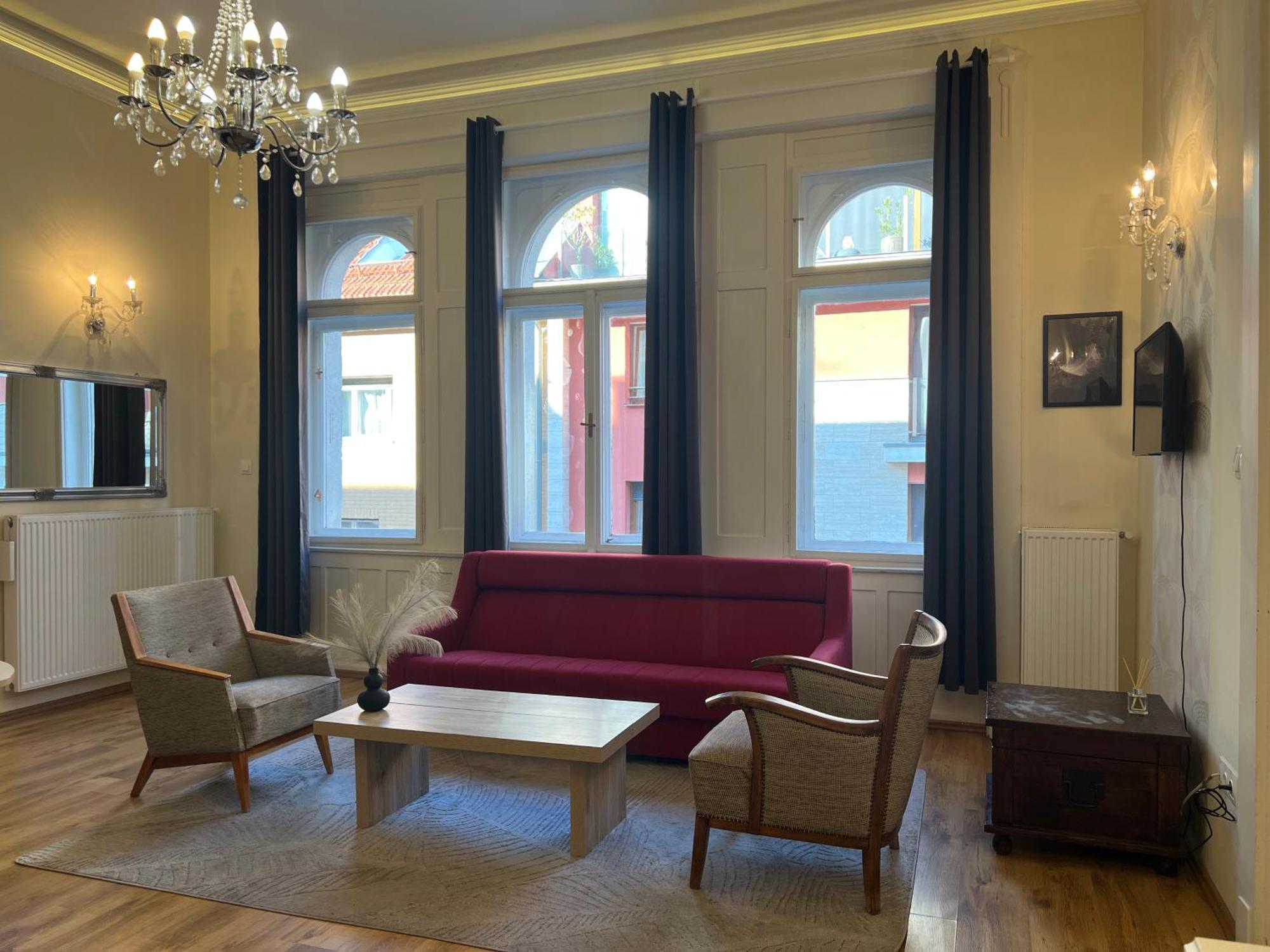 P9 By Small * Budapest